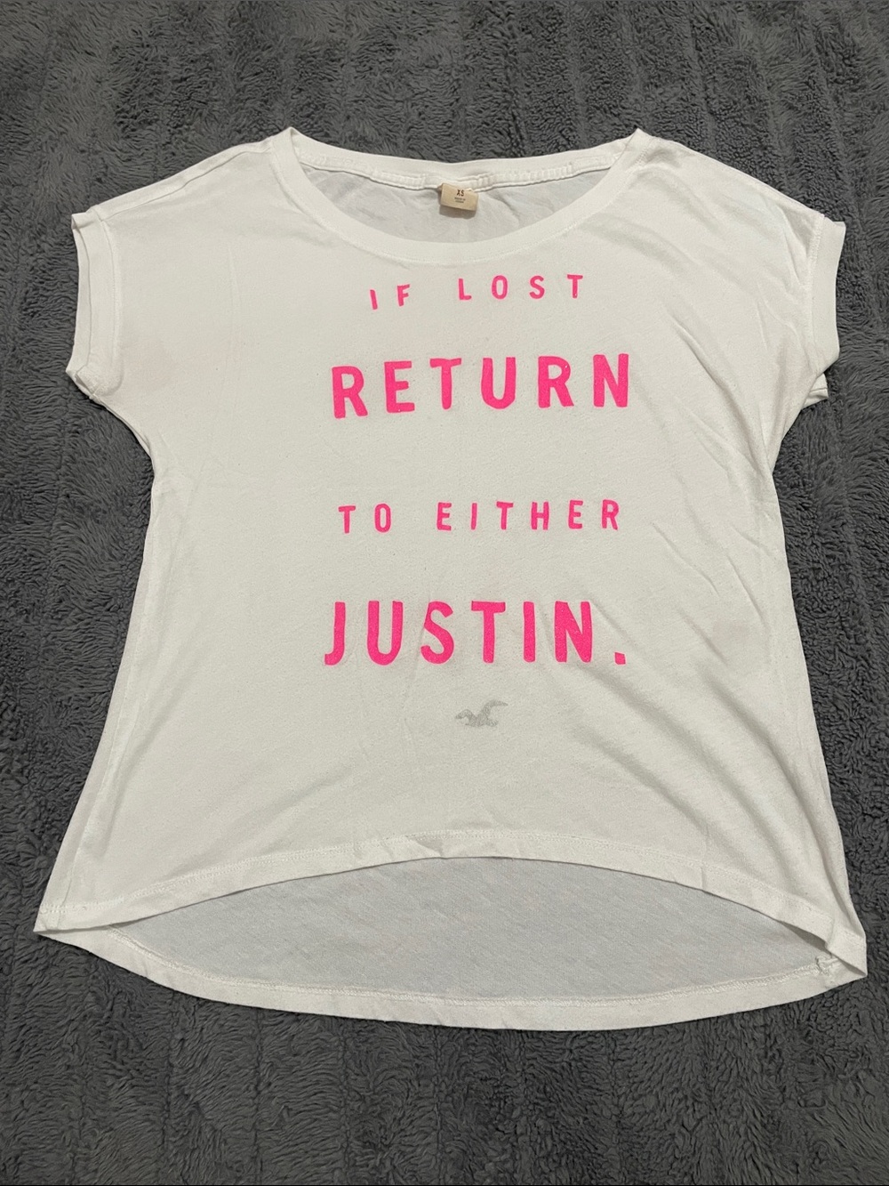 Hollister White Tee with Bright Pink Graphic “IF LOST RETURN TO EITHER JUSTIN”